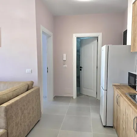Apartment By The Sea In 095 *