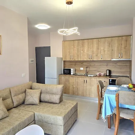 Apartment By The Sea In 095